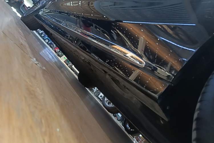 Used VOYAH Dream 2025 PHEV Four-Wheel Drive Prestige Kunpeng Edition Left Side Sill