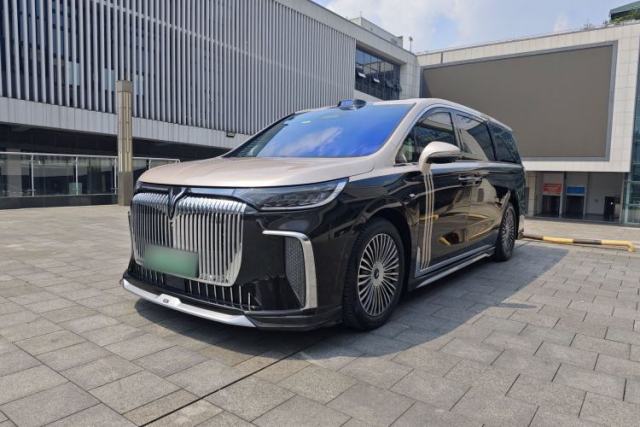 Ojetý VOYAH Dream 2025 PHEV Four-Wheel-Drive Flagship Version – Qiankun Edition
