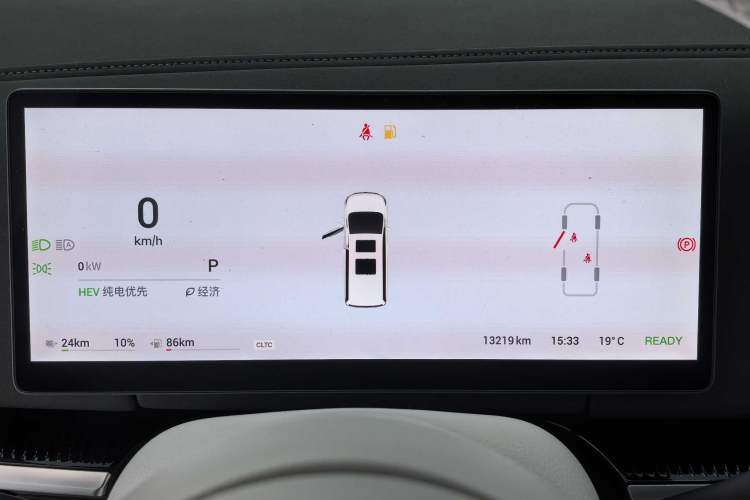 Used VOYAH Dream 2025 PHEV Four-Wheel Drive Excellence Kunpeng Edition Odometer Close Up
