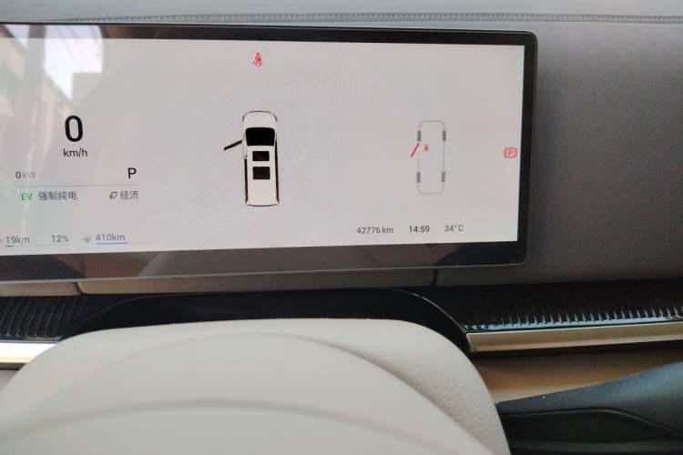 Used VOYAH Dream 2025 PHEV Four-Wheel Drive Prestige Kunpeng Edition Odometer Close Up