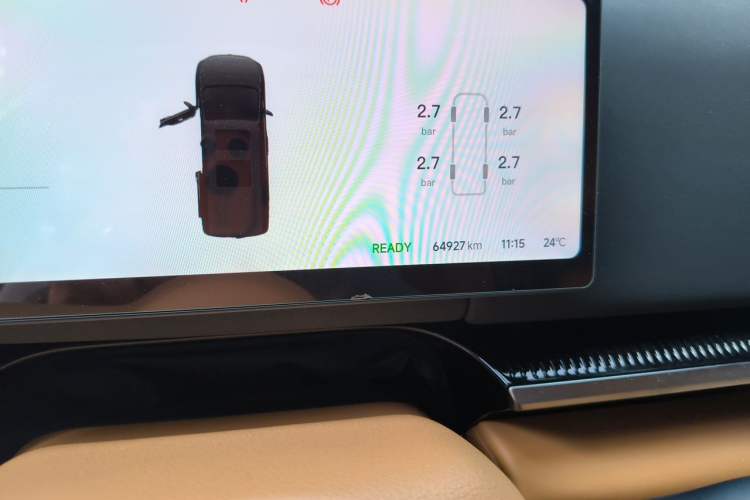 Used VOYAH Dream 2025 EV Four-Wheel Drive Excellence Kunpeng Edition Odometer Close Up