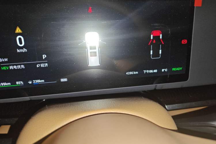 Used VOYAH Dream 2025 PHEV Four-Wheel Drive Excellence Kunpeng Edition Odometer Close Up
