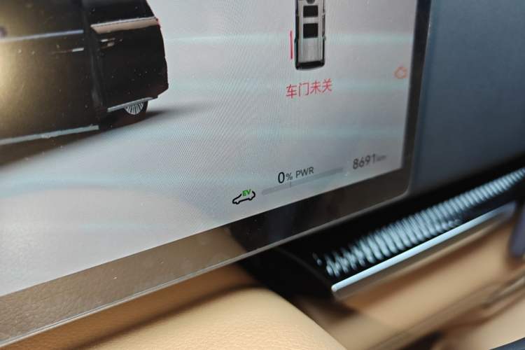 Used VOYAH Dream 2025 PHEV Four-Wheel Drive Prestige Qiankun Edition Odometer Close Up