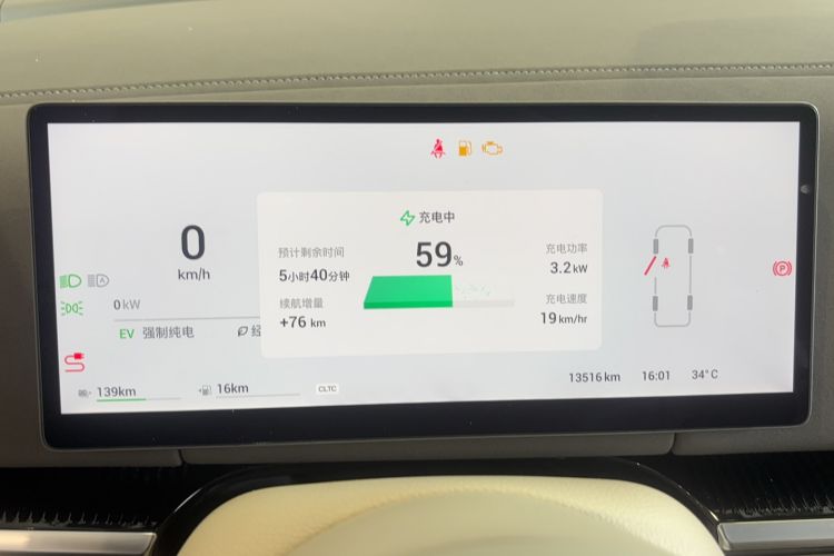 Used VOYAH Dream 2025 PHEV Four-Wheel Drive Prestige Kunpeng Edition Odometer Close Up
