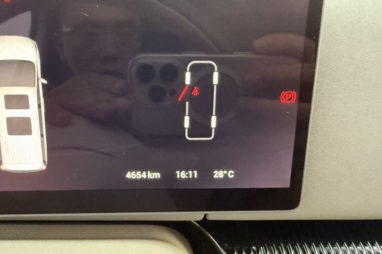 Used VOYAH Dream 2025 EV Four-Wheel Drive Flagship Kunpeng Edition Odometer Close Up