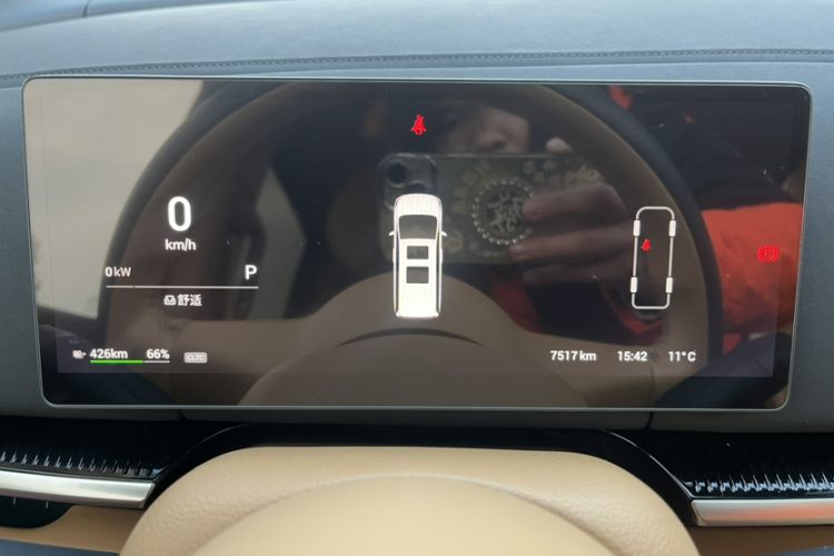 Used VOYAH Dream 2025 EV Four-Wheel Drive Flagship Kunpeng Edition Odometer Close Up