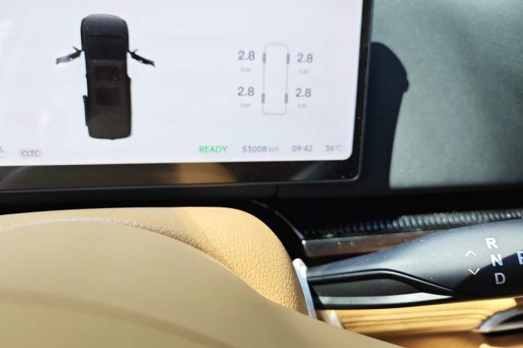 Used VOYAH Dream 2025 PHEV Four-Wheel Drive Excellence Kunpeng Edition Odometer Close Up