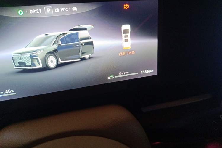 Used VOYAH Dream 2025 PHEV Four-Wheel Drive Prestige Kunpeng Edition Odometer Close Up