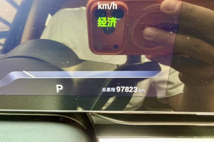Used VOYAH Dream 2025 EV Long-range Century Edition Odometer Close Up