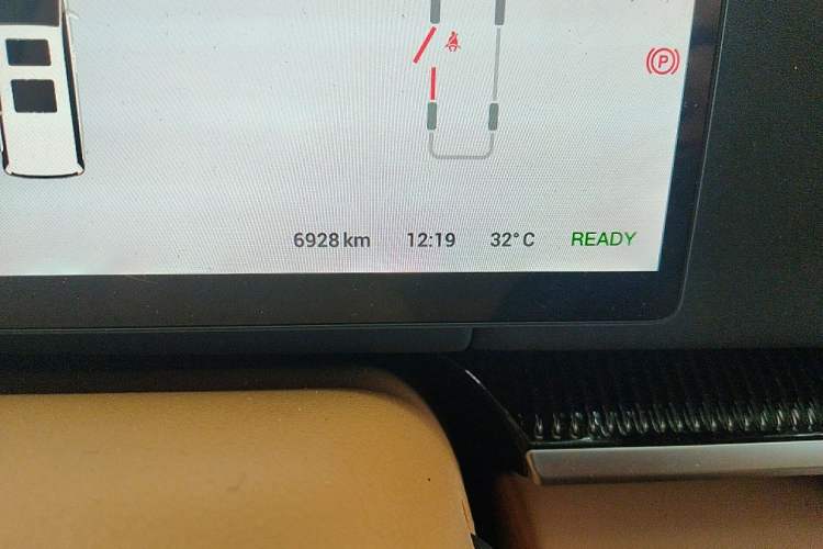 Used VOYAH Dream 2025 PHEV Four-Wheel Drive Excellence Kunpeng Edition Odometer Close Up