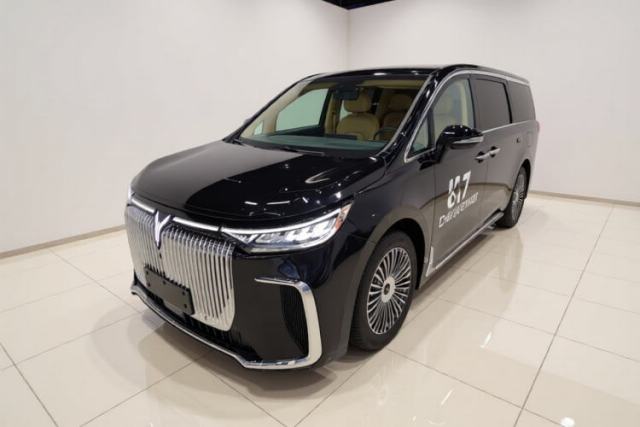 Ojetý VOYAH Dream 2025 PHEV Four-Wheel Drive Prestige Qiankun Edition