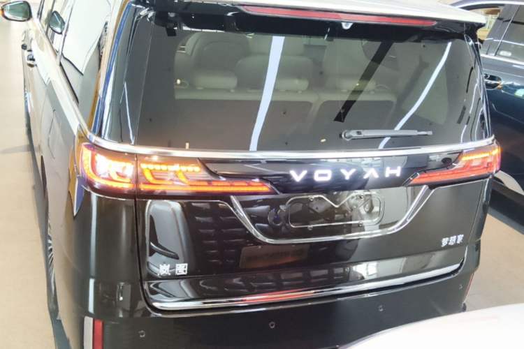 Used VOYAH Dream 2025 PHEV Four-Wheel-Drive Flagship Version – Qiankun Edition Rear