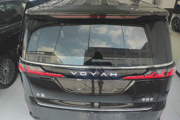 Used VOYAH Dream 2025 PHEV Four-Wheel-Drive Flagship Kunpeng Edition Rear