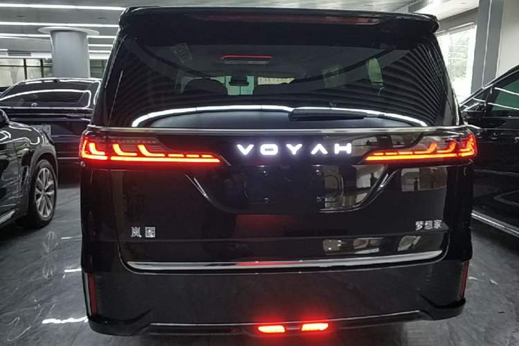 Used VOYAH Dream 2025 PHEV Four-Wheel Drive Excellence Kunpeng Edition Rear