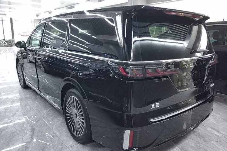 Used VOYAH Dream 2025 PHEV Four-Wheel Drive Excellence Kunpeng Edition Rear Left 45 Deg