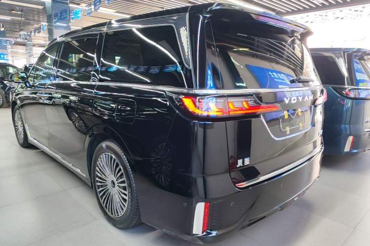 Used VOYAH Dream 2025 PHEV Four-Wheel-Drive Flagship Kunpeng Edition Rear Left 45 Deg