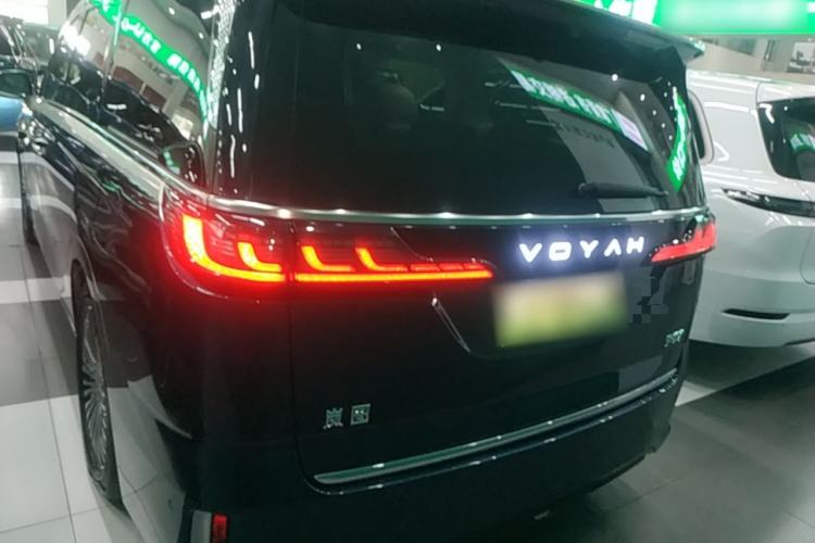 Used VOYAH Dream 2025 PHEV Four-Wheel-Drive Flagship Version – Qiankun Edition Rear