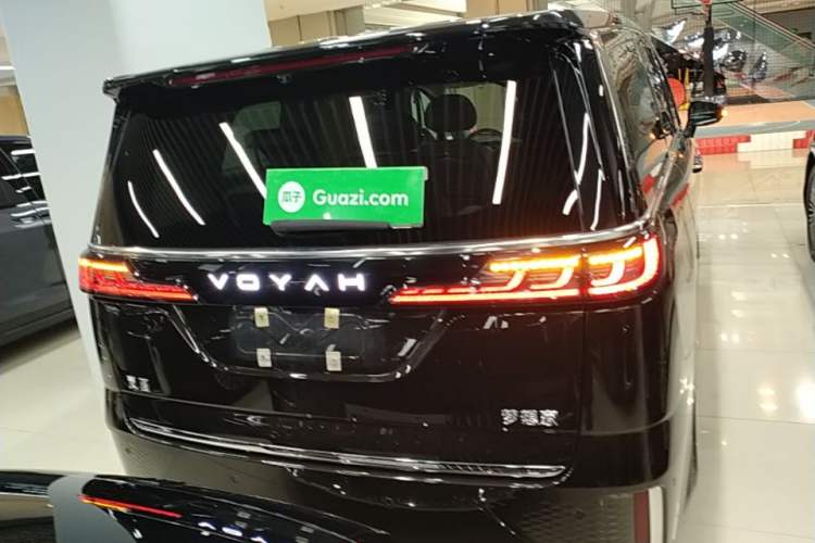 Used VOYAH Dream 2025 PHEV Four-Wheel-Drive Flagship Version – Qiankun Edition Rear