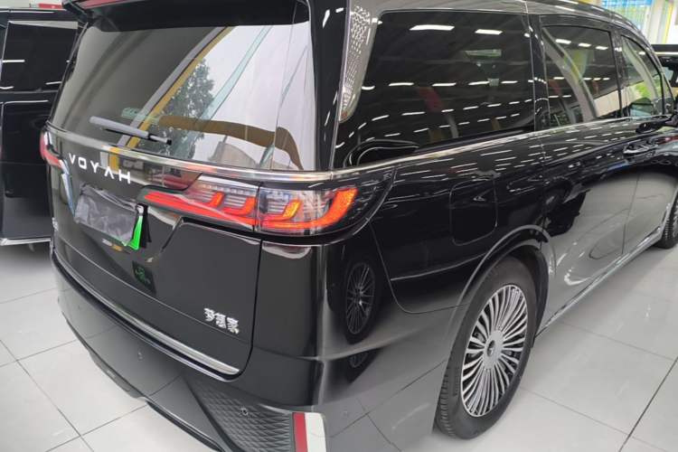 Used VOYAH Dream 2025 PHEV Four-Wheel-Drive Flagship Kunpeng Edition Rear Right 45 Deg
