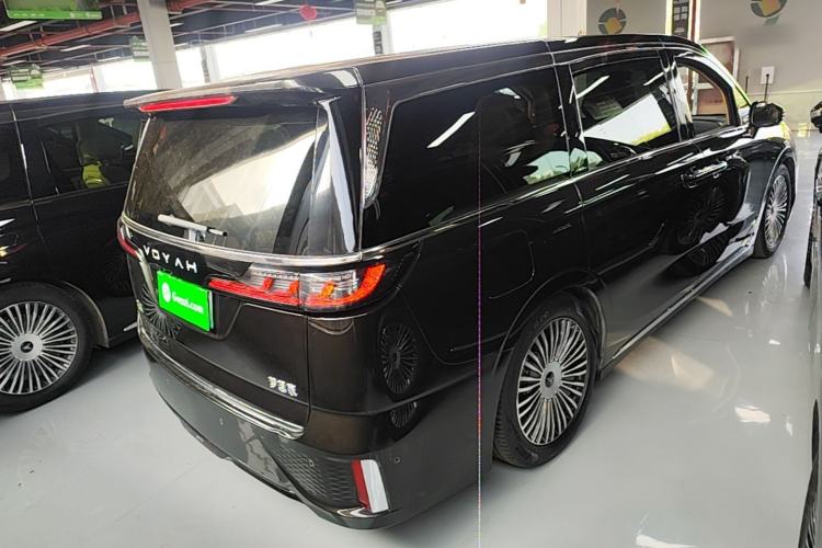 Used VOYAH Dream 2025 PHEV Four-Wheel-Drive Flagship Kunpeng Edition Rear Right 45 Deg