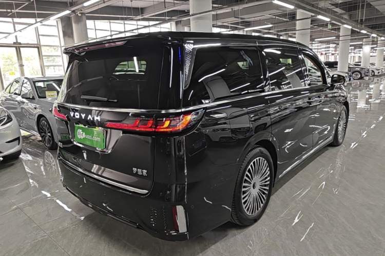 Used VOYAH Dream 2025 PHEV Four-Wheel-Drive Flagship Kunpeng Edition Rear Right 45 Deg