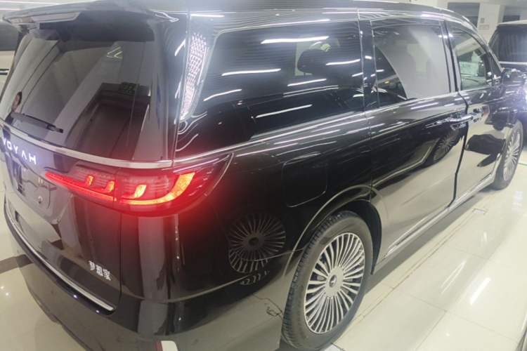 Used VOYAH Dream 2025 PHEV Four-Wheel Drive Prestige Qiankun Edition Rear Right 45 Deg