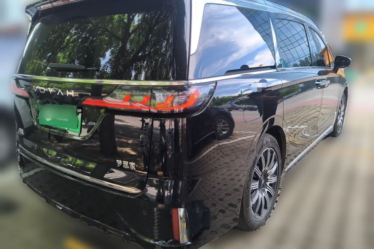 Used VOYAH Dream 2025 EV Four-Wheel Drive Excellence Kunpeng Edition Rear Right 45 Deg