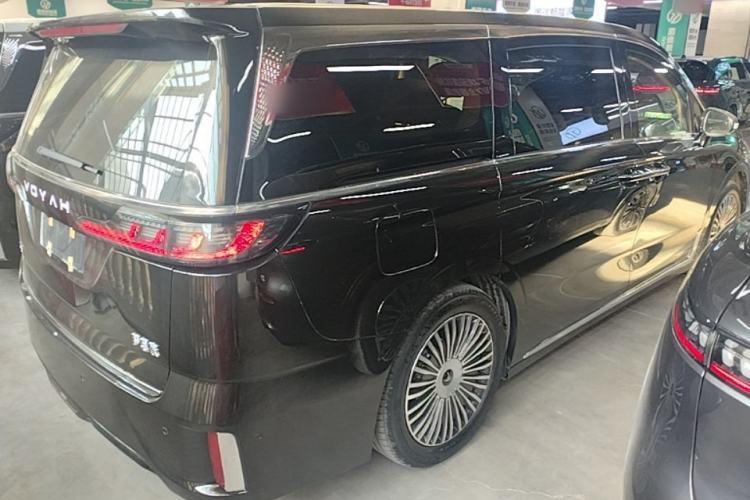 Used VOYAH Dream 2025 PHEV Four-Wheel-Drive Flagship Kunpeng Edition Rear Right 45 Deg