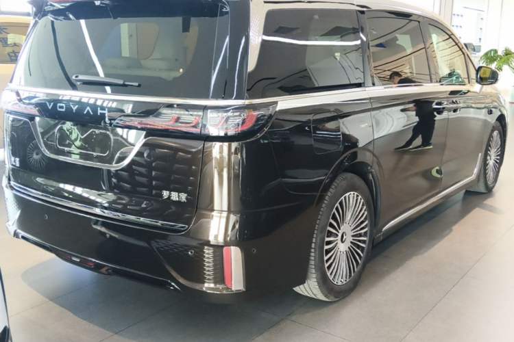 Used VOYAH Dream 2025 PHEV Four-Wheel-Drive Flagship Version – Qiankun Edition Rear Right 45 Deg