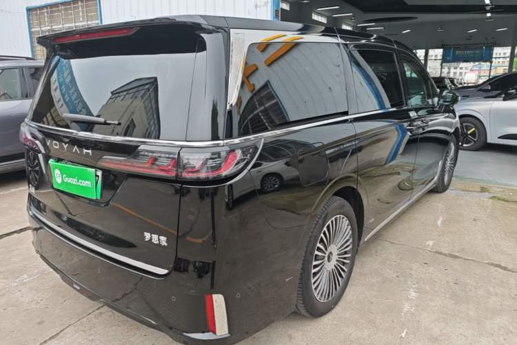 Used VOYAH Dream 2025 PHEV Four-Wheel Drive Prestige Kunpeng Edition Rear Right 45 Deg