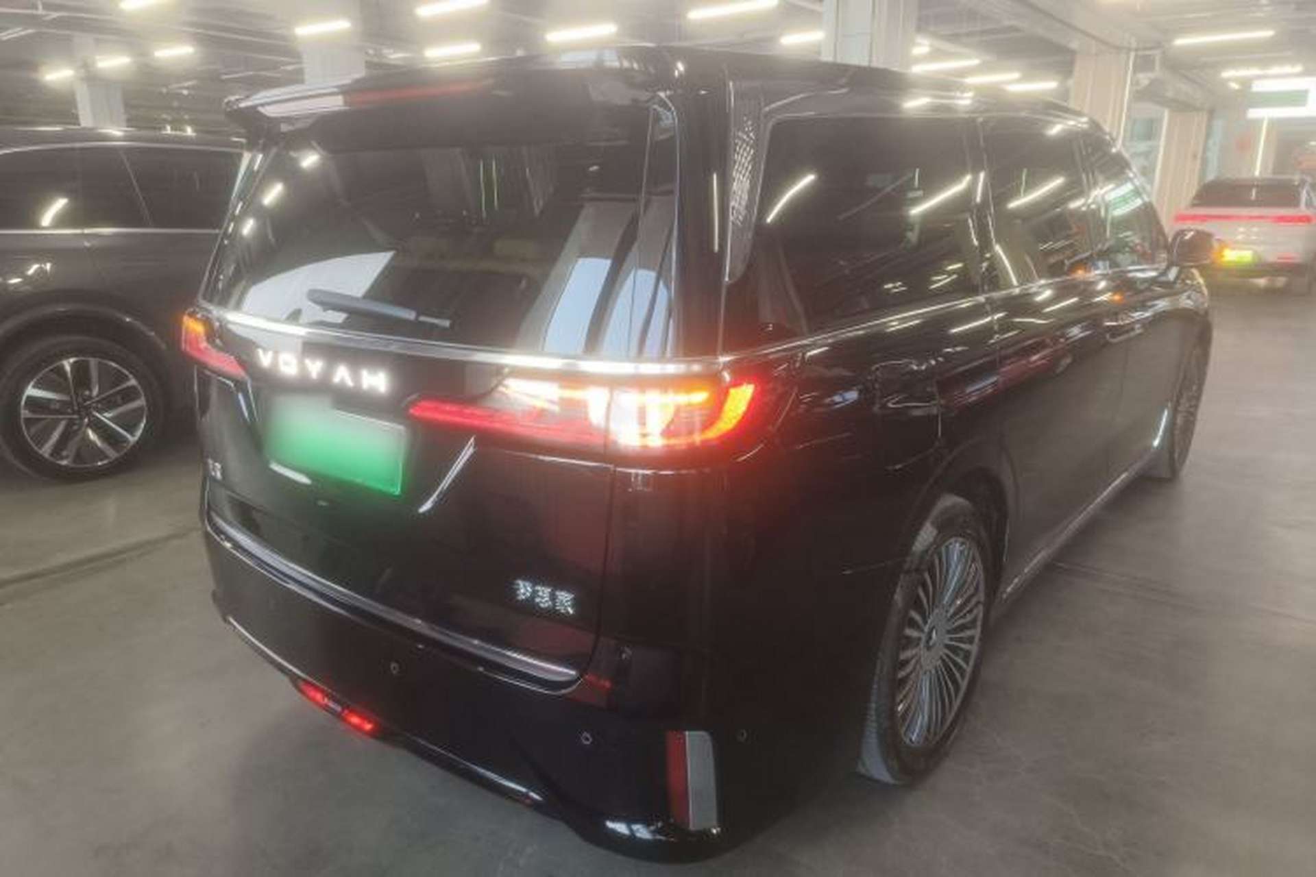 Used VOYAH Dream 2025 PHEV Four-Wheel Drive Prestige Kunpeng Edition Rear Right 45 Deg