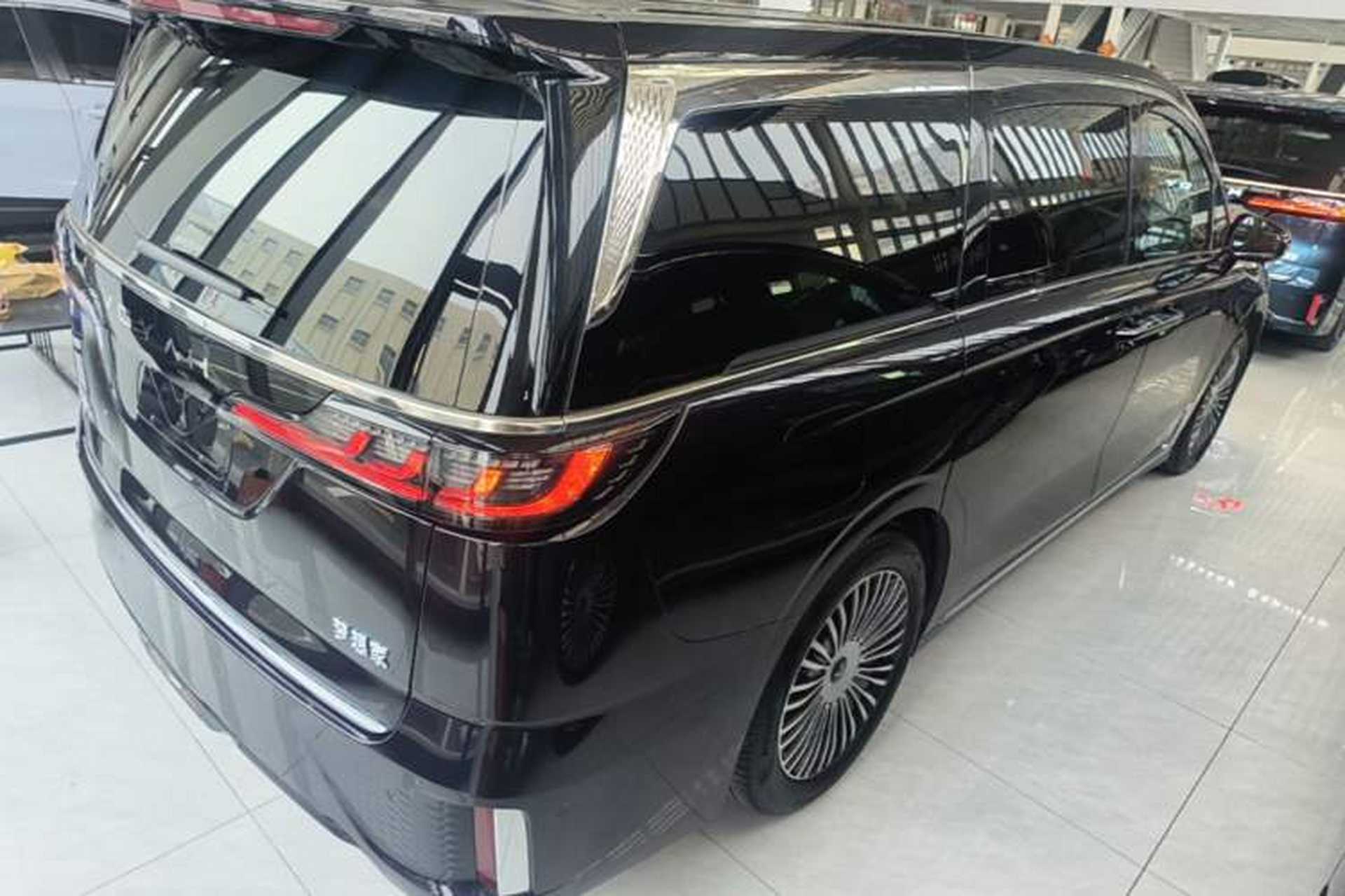 Used VOYAH Dream 2025 PHEV Four-Wheel-Drive Flagship Kunpeng Edition Rear Right 45 Deg