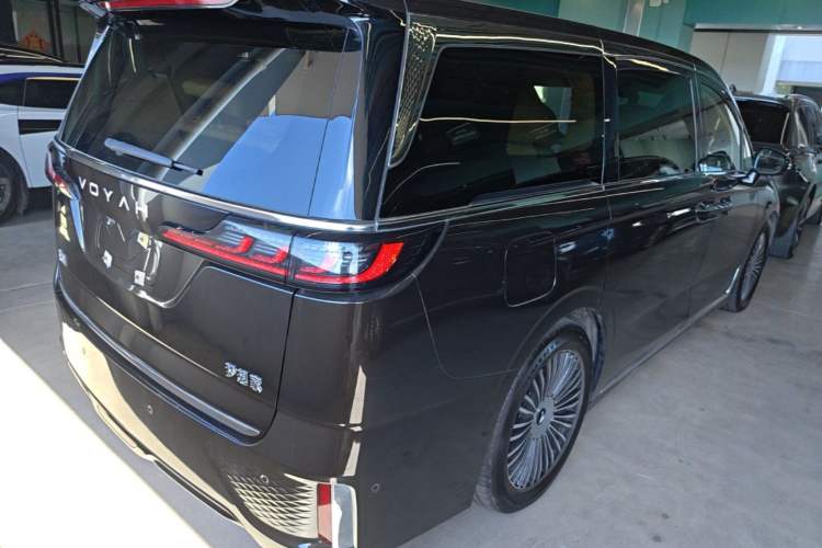 Used VOYAH Dream 2025 PHEV Four-Wheel-Drive Flagship Kunpeng Edition Rear Right 45 Deg