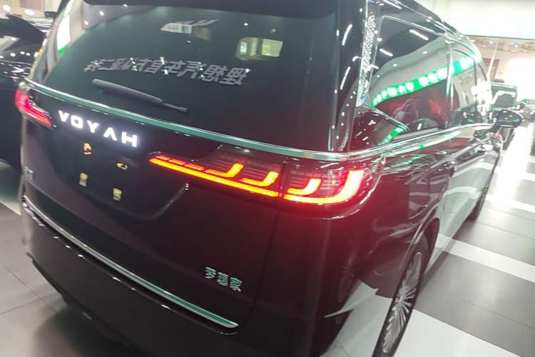 Used VOYAH Dream 2025 PHEV Four-Wheel-Drive Flagship Kunpeng Edition Rear Right 45 Deg