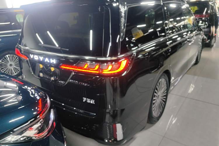 Used VOYAH Dream 2025 PHEV Four-Wheel-Drive Flagship Kunpeng Edition Rear Right 45 Deg