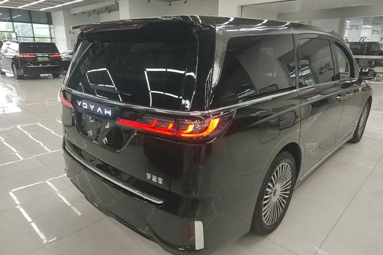 Used VOYAH Dream 2025 PHEV Four-Wheel Drive Prestige Kunpeng Edition Rear Right 45 Deg