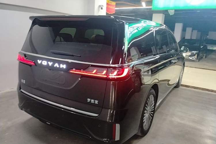 Used VOYAH Dream 2025 PHEV Four-Wheel Drive Prestige Kunpeng Edition Rear Right 45 Deg