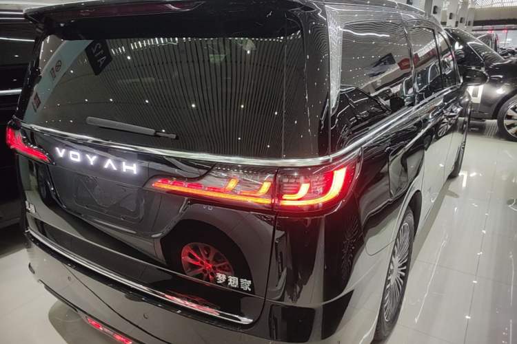 Used VOYAH Dream 2025 PHEV Four-Wheel Drive Excellence Kunpeng Edition Rear Right 45 Deg