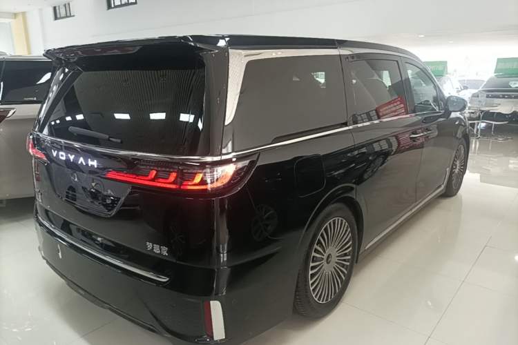 Used VOYAH Dream 2025 PHEV Four-Wheel-Drive Flagship Kunpeng Edition Rear Right 45 Deg