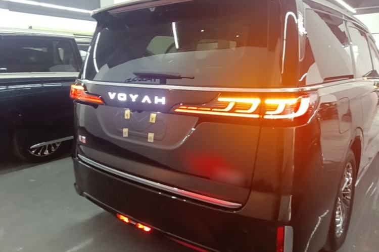Used VOYAH Dream 2025 EV Four-Wheel-Drive Flagship Qiankun Version Rear