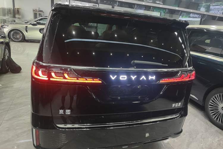 Used VOYAH Dream 2025 PHEV Four-Wheel Drive Excellence Qiankun Edition Rear