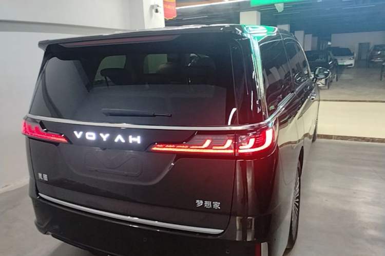 Used VOYAH Dream 2025 PHEV Four-Wheel Drive Prestige Kunpeng Edition Rear