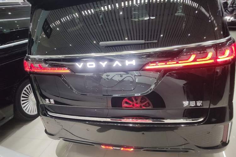 Used VOYAH Dream 2025 PHEV Four-Wheel Drive Excellence Kunpeng Edition Rear