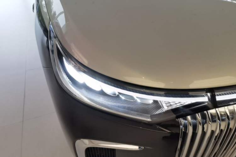 Used VOYAH Dream 2025 PHEV Four-Wheel-Drive Flagship Version – Qiankun Edition Right Front Headlight
