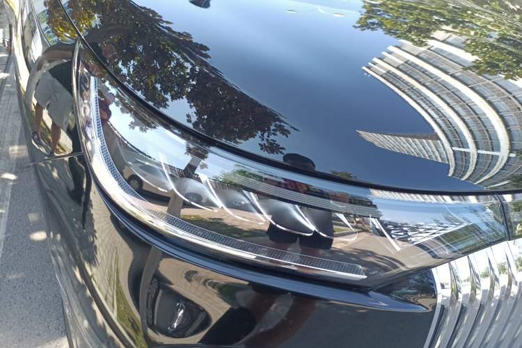 Used VOYAH Dream 2025 PHEV Four-Wheel Drive Prestige Qiankun Edition Right Front Headlight