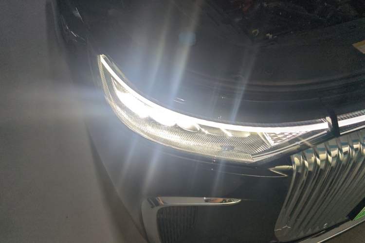 Used VOYAH Dream 2025 PHEV Four-Wheel Drive Prestige Kunpeng Edition Right Front Headlight