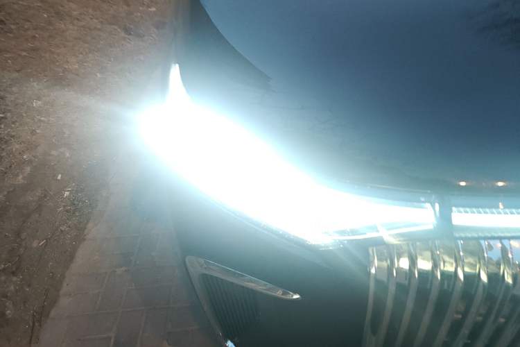 Used VOYAH Dream 2025 PHEV Four-Wheel Drive Excellence Kunpeng Edition Right Front Headlight