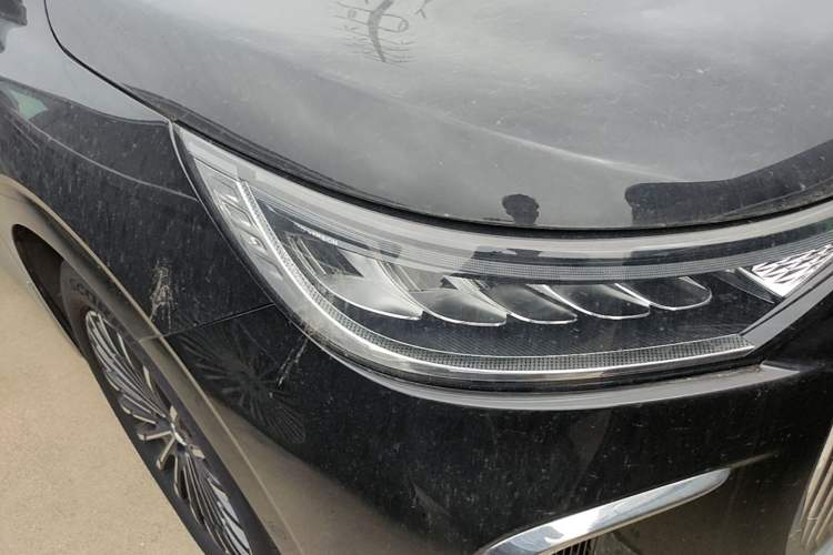 Used VOYAH Dream 2025 PHEV Four-Wheel-Drive Flagship Version – Qiankun Edition Right Front Headlight