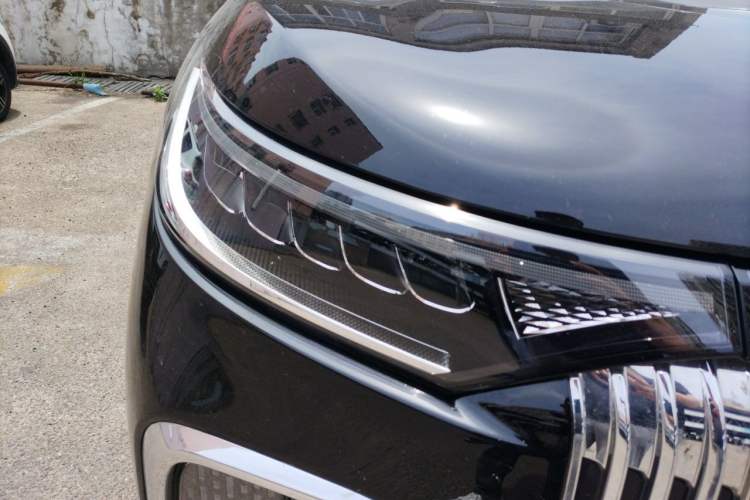 Used VOYAH Dream 2025 PHEV Four-Wheel-Drive Flagship Version – Qiankun Edition Right Front Headlight