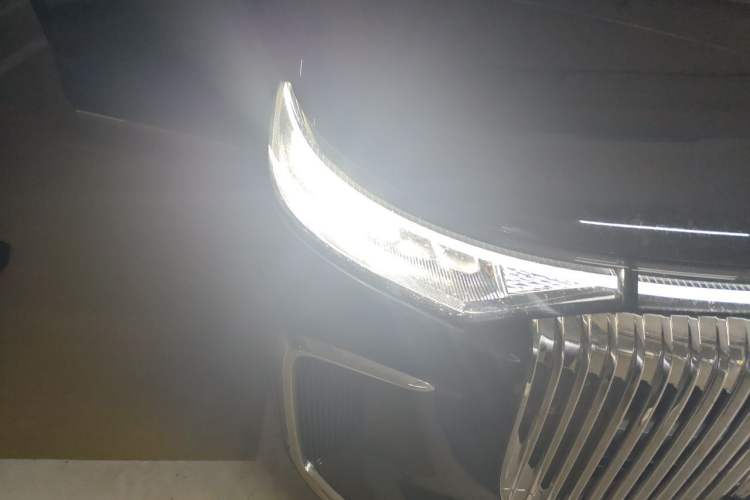 Used VOYAH Dream 2025 PHEV Four-Wheel Drive Prestige Kunpeng Edition Right Front Headlight